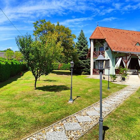 Апартаменты Balaton Garden Балатондьёрёк Экстерьер фото