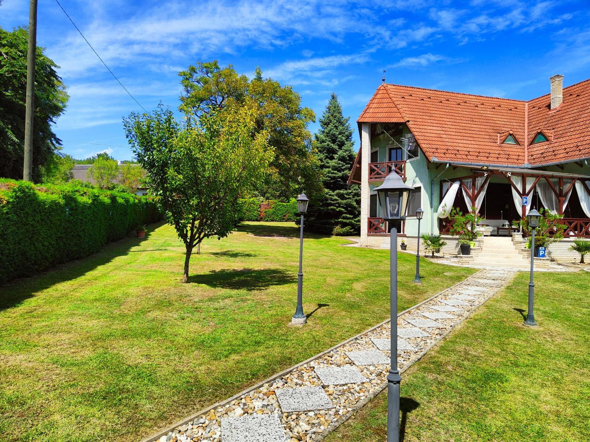 Апартаменты Balaton Garden Балатондьёрёк Экстерьер фото